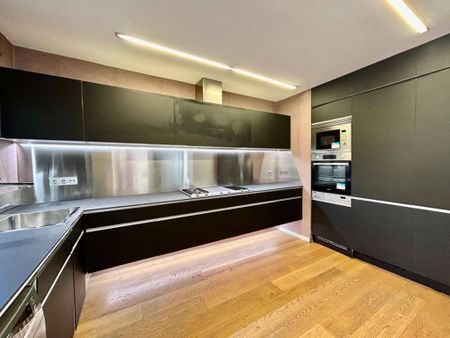 Luxury penthouse for rent in Valencia, Spain - Photo 2