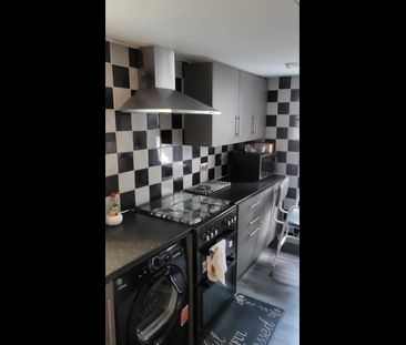 Room in a Shared Flat, Hargwyne Street, SW9 - Photo 5