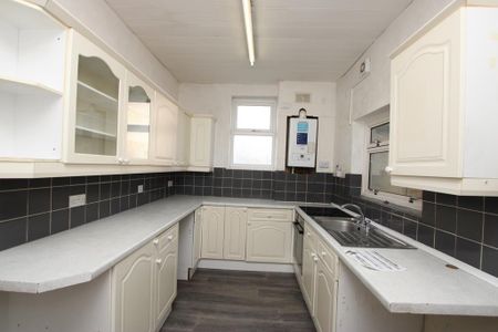 3 bedroom terraced house to rent - Photo 5