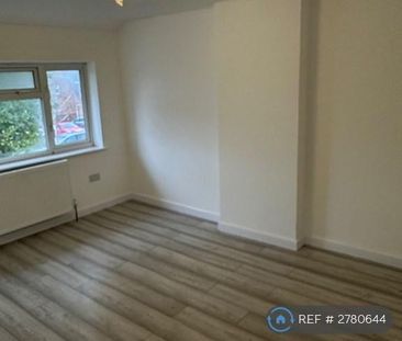 4 bedroom semi-detached house to rent - Photo 4