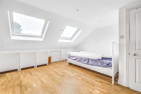 A lovely four bedroom family home in the heart of Wimbledon. - Photo 2