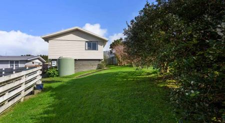 Elevated 4 Bedroom Home - Photo 4