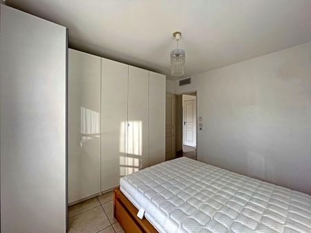 Appartement 2 pièces 41m2 MARSEILLE 8EME 950 euros - Photo 3