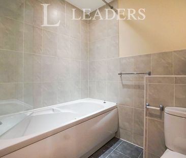 4 bedroom house to rent Bandy Fields Place, Salford, M7 - Photo 5