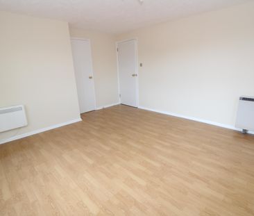 Spring Grove, Mitcham - Photo 2