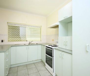 Airconditioned Home – Solar – No Rear Neighbours - Photo 1