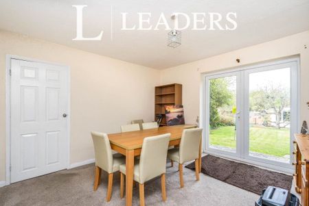 4 bedroom house to rent Arundel Drive, Fareham, PO16 - Photo 5