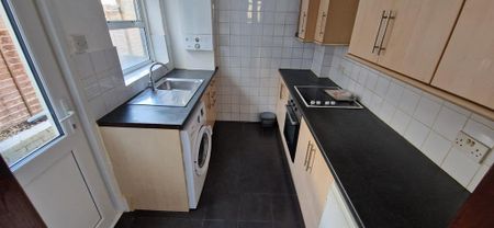 2 bedroom terraced house to rent - Photo 5