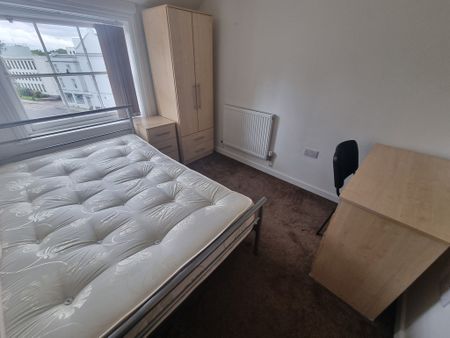 10 Bed Student Accommodation - Photo 2