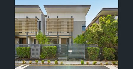 Contemporary Executive Townhome - Photo 5