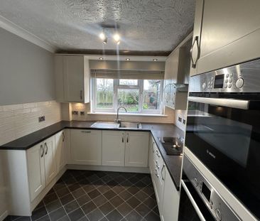 3 bedroom semi-detached house to rent - Photo 3