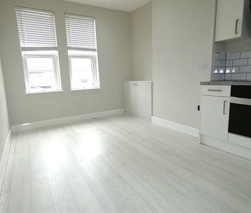 2 Bedroom Flat to Rent in Preston - Photo 2