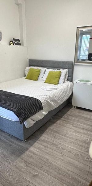 Studio to rent - Photo 1