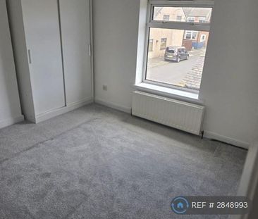 3 bedroom end of terrace house to rent - Photo 4