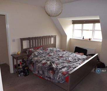 3 bedroom semi-detached house to rent - Photo 3