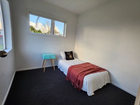 Charming cottage in Whenuapai Village - Photo 1