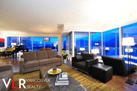 Condo in Downtown Vancouver, BC - Photo 2