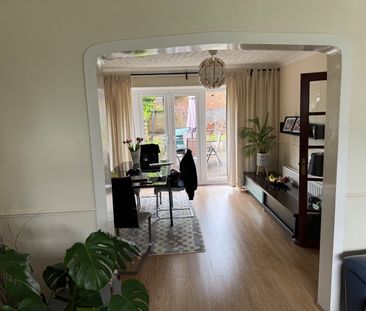 3 Bed Semi-Detached House, Thorn Lane, LS8 - Photo 4