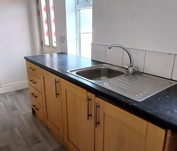 2 bedroom terraced house to rent - Photo 4
