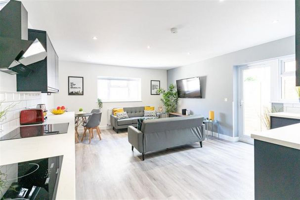 6 bedroom house to rent - Photo 1