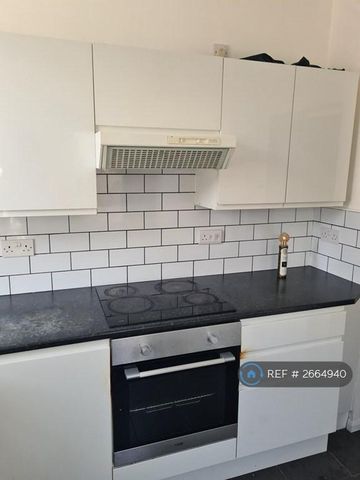 2 bedroom end of terrace house to rent - Photo 3