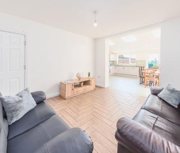 4 bedroom semi-detached house to rent - Photo 1