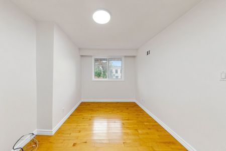 For Lease - 32 Wycliffe Crescent, Toronto, Ontario - Photo 3