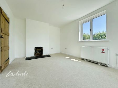 3 bedroom semi-detached house to rent - Photo 2