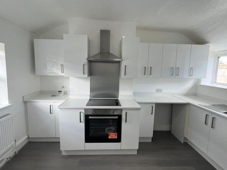 3 bedroom flat to rent - Photo 4