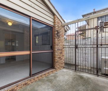 SUPERBLY LOCATED DUPLEX - Photo 2