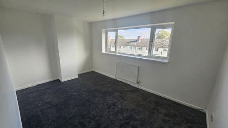 4 bedroom semi-detached house to rent - Photo 4