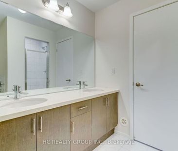 Townhouse For Lease | N8141650 - Photo 3