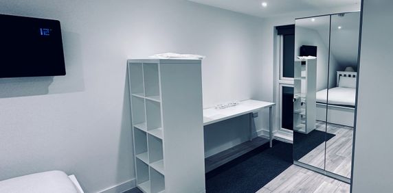 Studio Flat, Alloa Road, SE8 - Photo 2