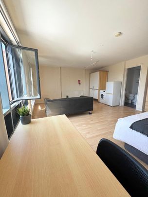 Studio to rent - Photo 1