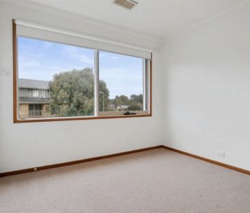 EFFORTLESS ENTERTAINING IN THE LAKES ESTATE - Photo 6