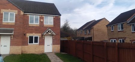 NEWLY REFURBISHED HOME – rare to market – immaculate 3 bed semi located in a quiet cul-de-sac to let in Bradford - Photo 2