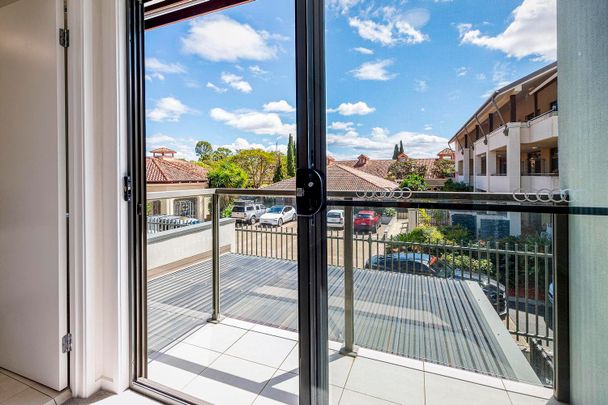 Executive Terrace Home in Prime Robina Location - Photo 1