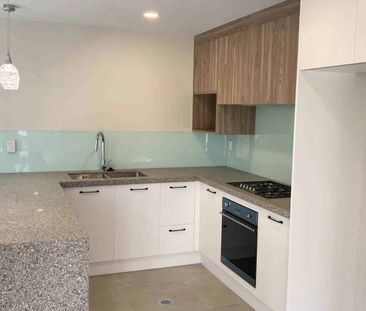 Three bedroom with a study in Bucklands Beach - Photo 5