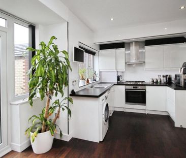 3 bedroom semi-detached house to rent - Photo 2