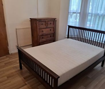 Room in a Shared House, Sheringham Avenue, E12 - Photo 1
