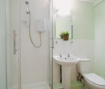 5 Bed 2 Bath - Photo 1