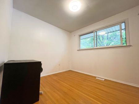 For Lease - 403 Denlow Avenue, Hamilton, Ontario - Photo 2