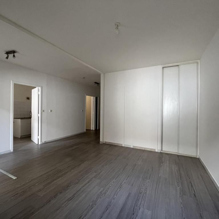 PIERRELATTE - A LOUER APPARTEMENT EN REZ DE CHAUSSEE T3 D'ENV. 70 M² - Photo 1