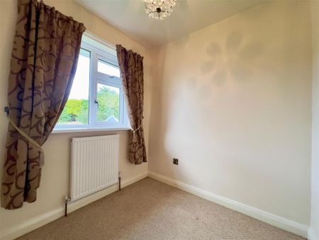 3 bedroom Bungalow to rent - Photo 4