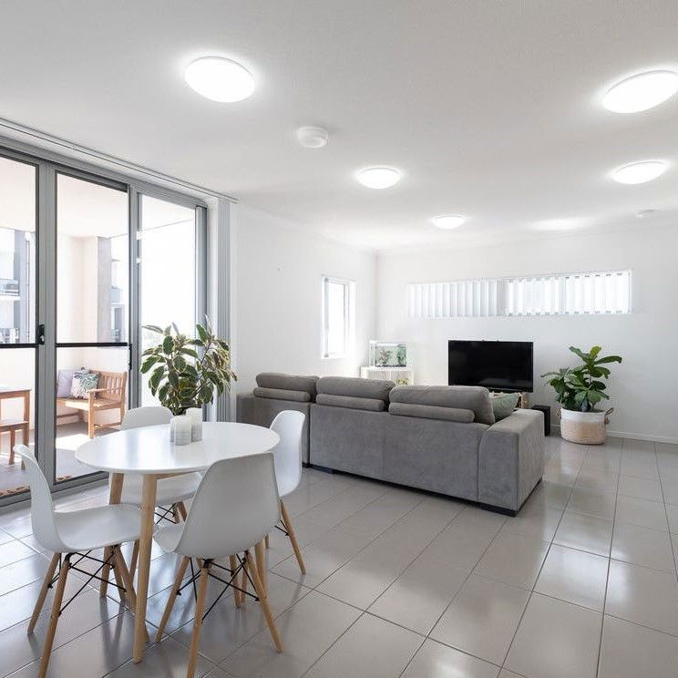 MODERN 4TH FLOOR APARTMENT ONLY 5KM FROM THE CITY! - Photo 1