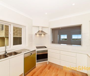 HARBOUR VIEWS, CONVENIENCE & STYLE - Photo 4