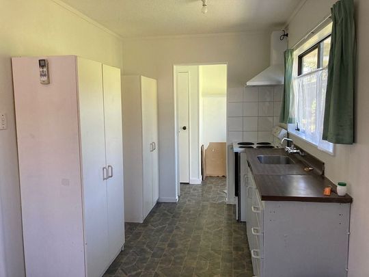 Semi-furnished 3BR 2 bath home in Ranui, Porirua - Photo 1