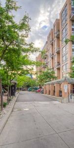 Trendy 1-BR stacked condo townhouse for rent at the King West Village - Photo 4