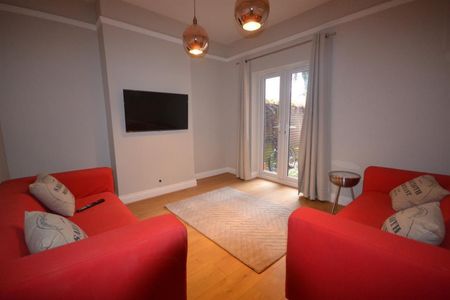 1 bedroom Flat To Let - Photo 2