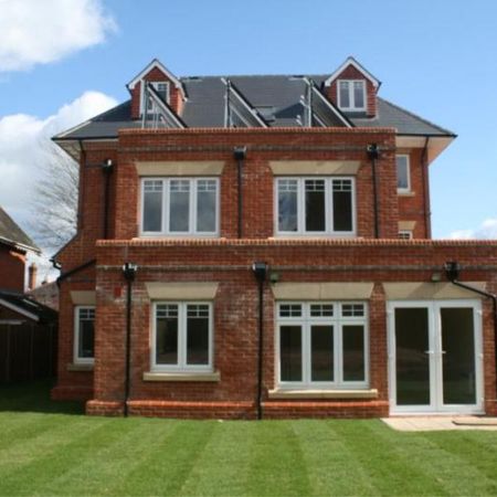 Claremont Avenue, Woking, Surrey, GU22 - Photo 3